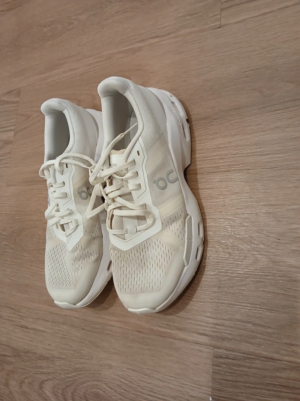 Size 9.5 - ON Cloudpulse White Frost W